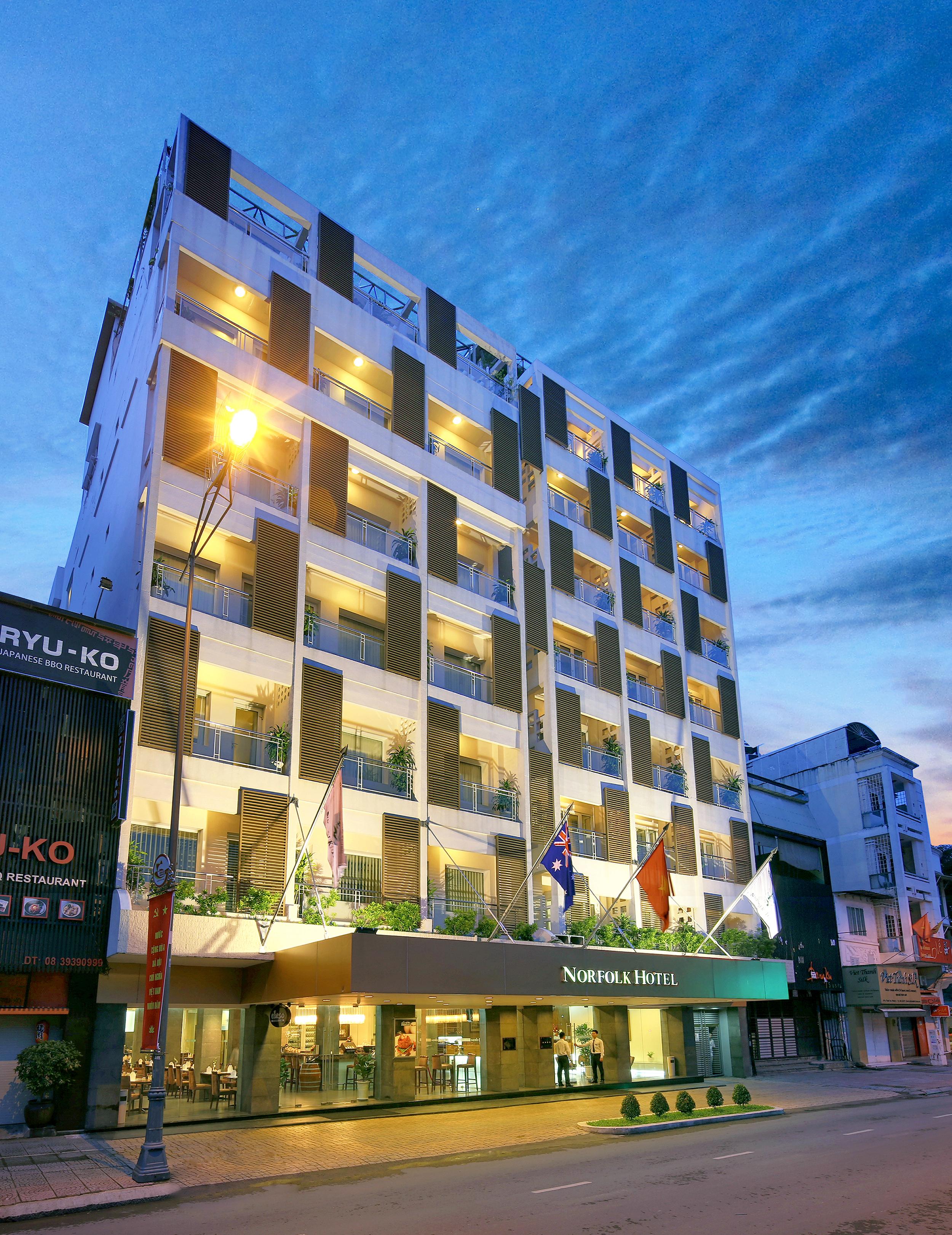 Norfolk Hotel Saigon Хошимин Екстериор снимка